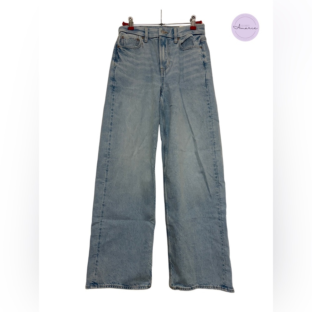 American Eagle Curvy Super High-Rise Baggy Light Wash (NWT)